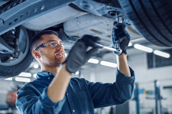 Portrait,Shot,Of,A,Handsome,Mechanic,Working,On,A,Vehicle